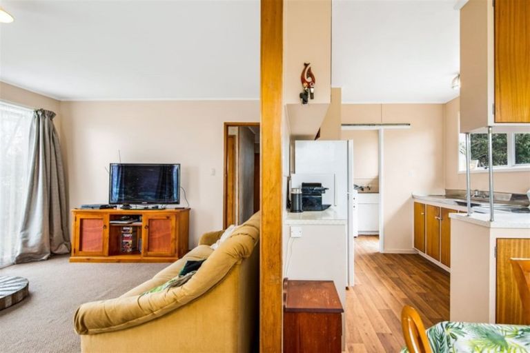 Photo of property in 6 Cherry Tree Place, Massey, Auckland, 0614