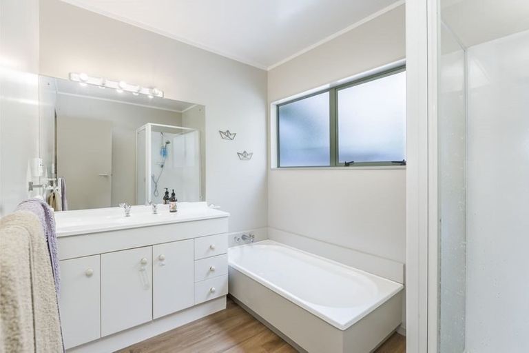 Photo of property in 27 Gledstane Road, Stanmore Bay, Whangaparaoa, 0932