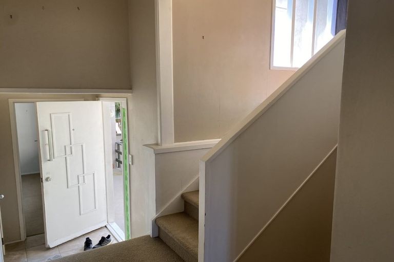 Photo of property in 2/32 Prince Regent Drive, Half Moon Bay, Auckland, 2012