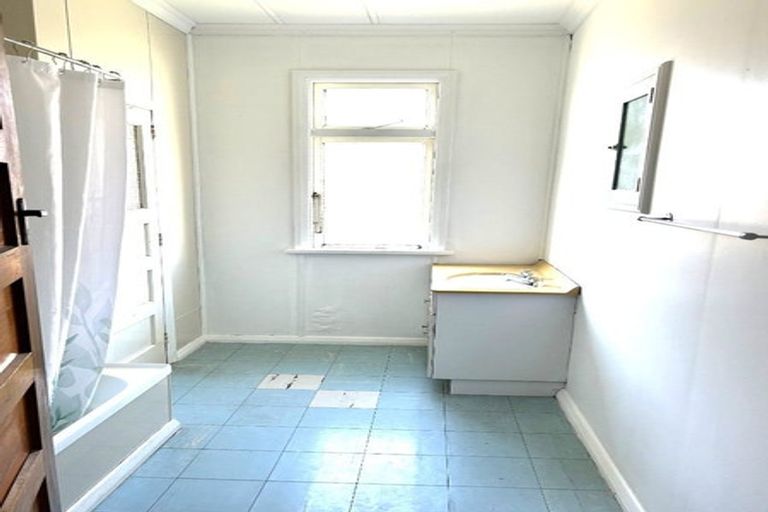 Photo of property in 74 Lincoln Road, Masterton, 5810