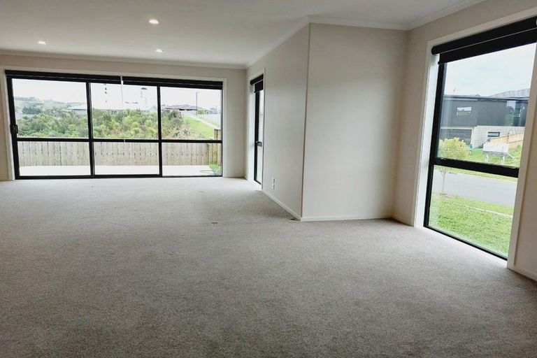Photo of property in 27 Leathem Crescent, Pokeno, 2402