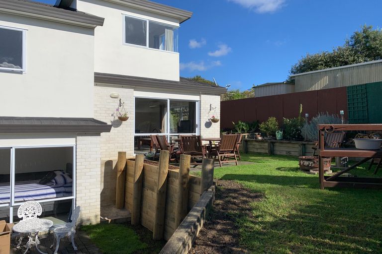 Photo of property in 1/17 Kells Place, Botany Downs, Auckland, 2010