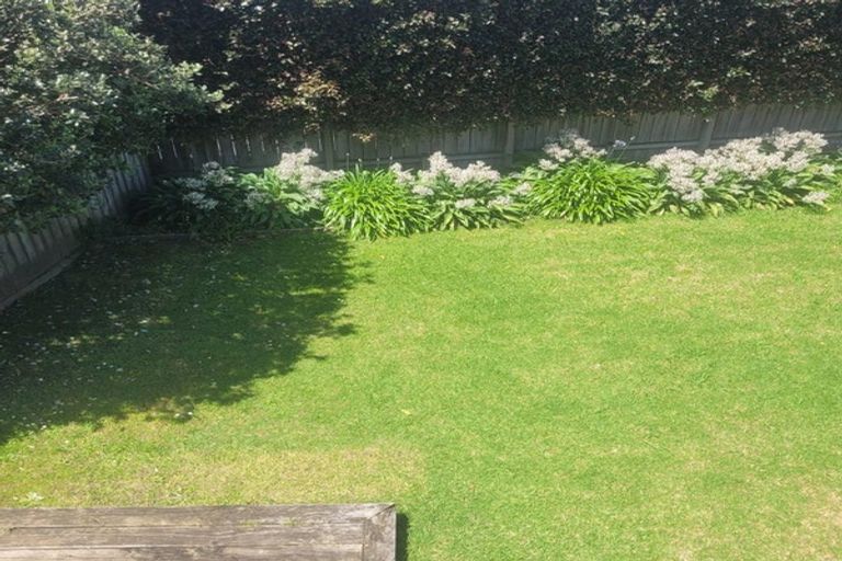 Photo of property in 11 Woodside Avenue, Northcote, Auckland, 0627