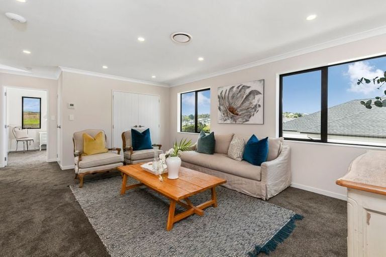 Photo of property in 31 Maka Terrace, Orewa, 0931