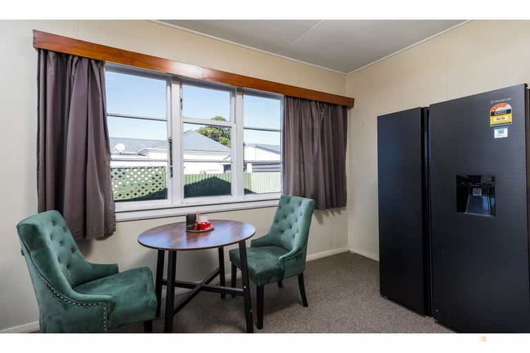 Photo of property in 1 Maude Street, Waimate, 7924