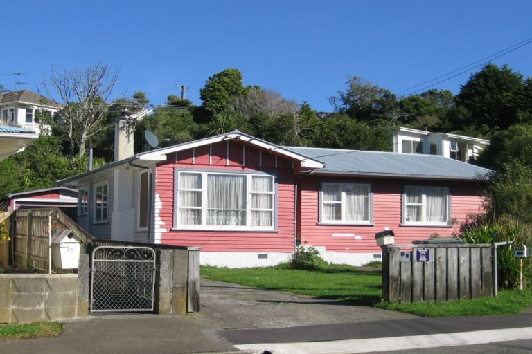 Photo of property in 27 Kahikatea Grove, Paparangi, Wellington, 6037