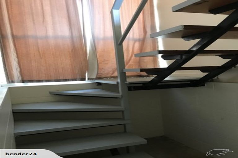 Photo of property in 1/46 John Dee Crescent, Red Beach, 0932