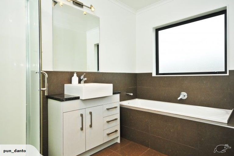 Photo of property in 111 Barrington Drive, Huntington, Hamilton, 3210