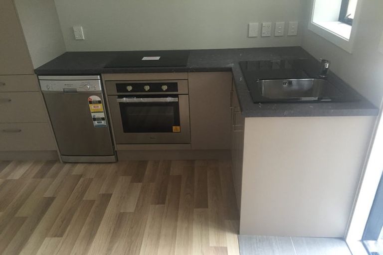 Photo of property in 24 Heaton Grove, Chatswood, Auckland, 0626