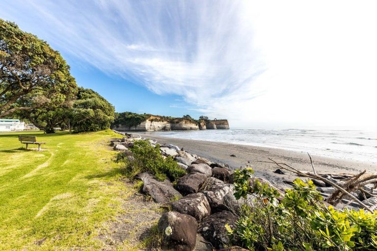 Photo of property in 100 Eighth Avenue, Urenui, 4377