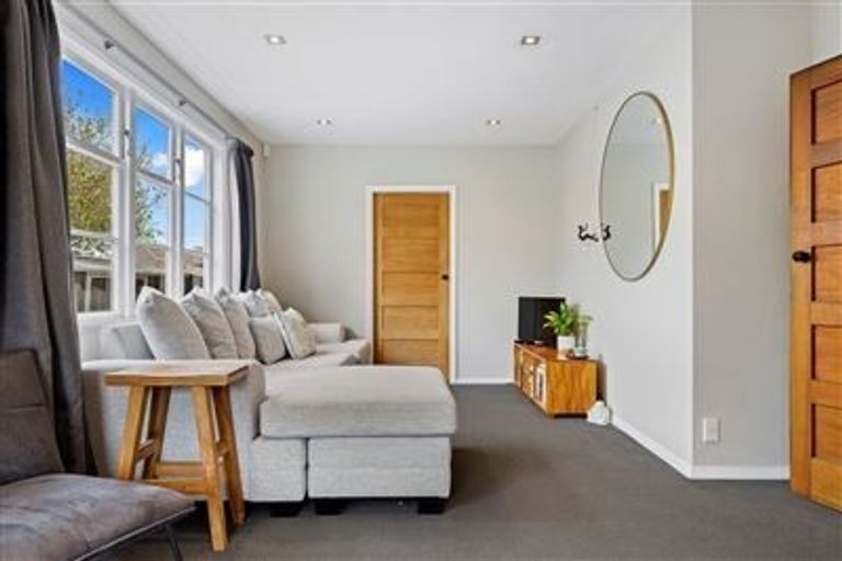 Photo of property in 19 Pitcairn Crescent, Bryndwr, Christchurch, 8053