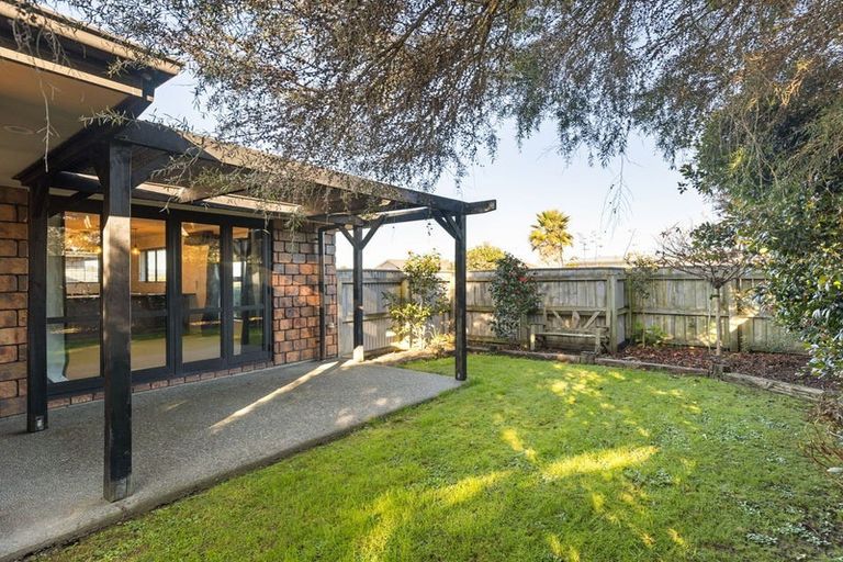 Photo of property in 6 Galea Grove, Kelvin Grove, Palmerston North, 4414