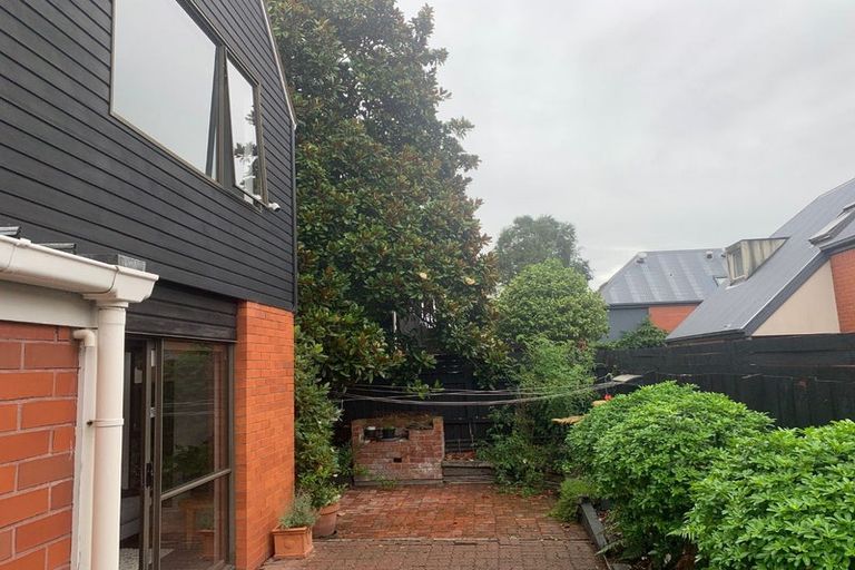 Photo of property in 2b Coles Place, St Albans, Christchurch, 8014