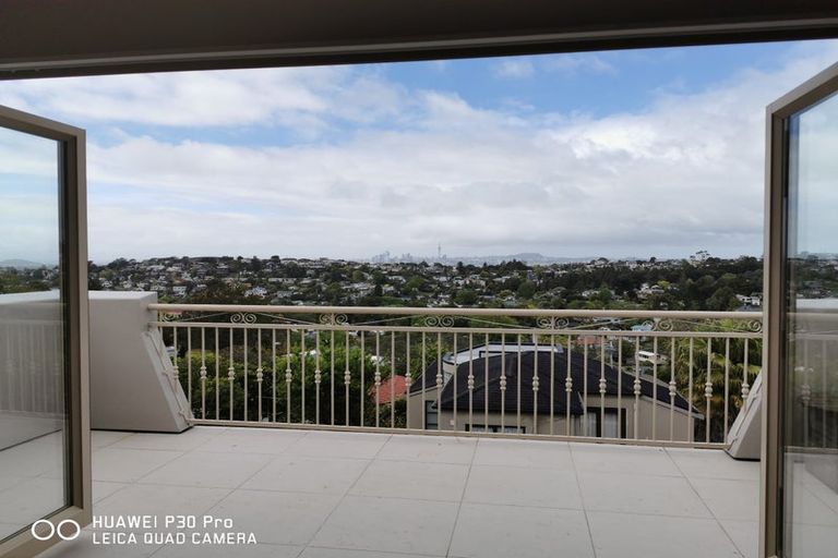 Photo of property in 11 Monarch Avenue, Hillcrest, Auckland, 0627
