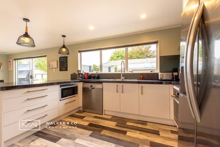 Photo of property in 1 Roband Crescent, Brown Owl, Upper Hutt, 5018