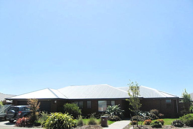 Photo of property in 21 Harrys Way, Redwood, Christchurch, 8051