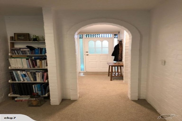 Photo of property in 141 Churton Drive, Churton Park, Wellington, 6037