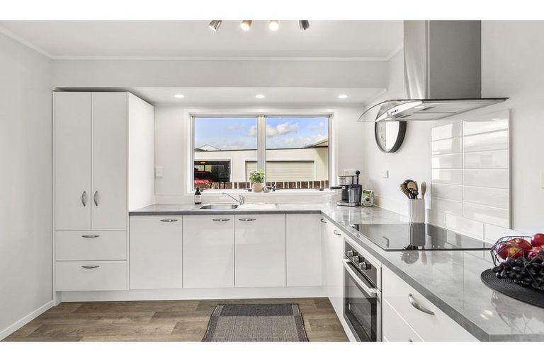 Photo of property in 2/12 Bay Street, Red Beach, 0932