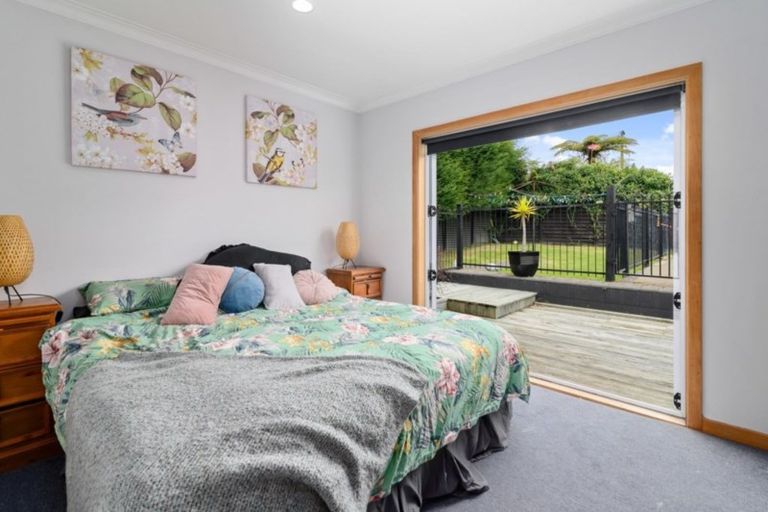 Photo of property in 1 Wharepaina Crescent, Springfield, Rotorua, 3015