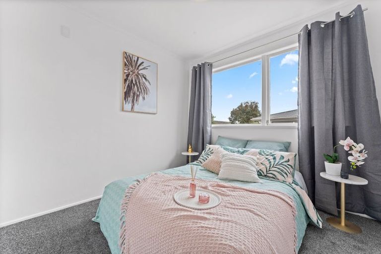 Photo of property in 21 Mcquarrie Avenue, Wattle Downs, Auckland, 2103