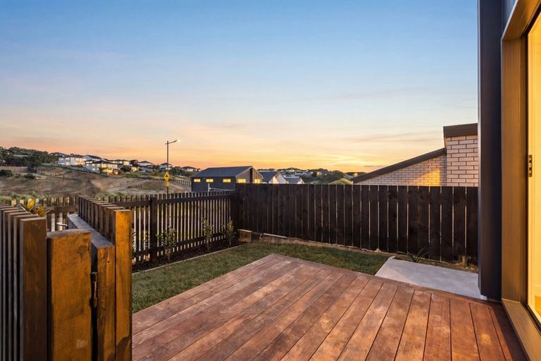 Photo of property in 32 Mahinga Kai Road, Orewa, 0931