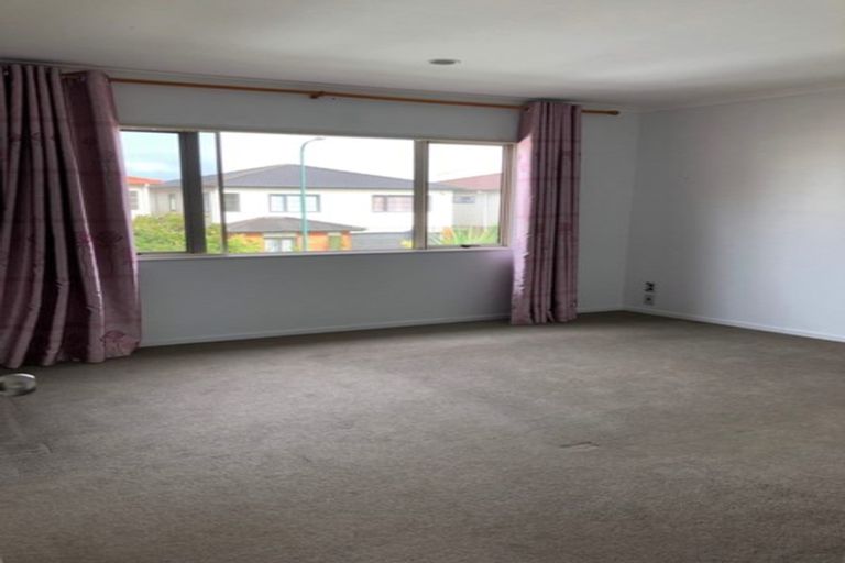 Photo of property in 25 Maypark Crescent, Flat Bush, Auckland, 2016