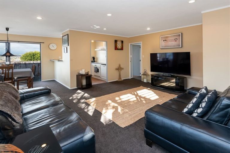 Photo of property in 1/48 Sandgate Avenue, Botany Downs, Auckland, 2010