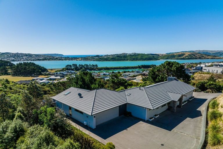 Photo of property in 2 Hauroko Glen, Aotea, Porirua, 5024