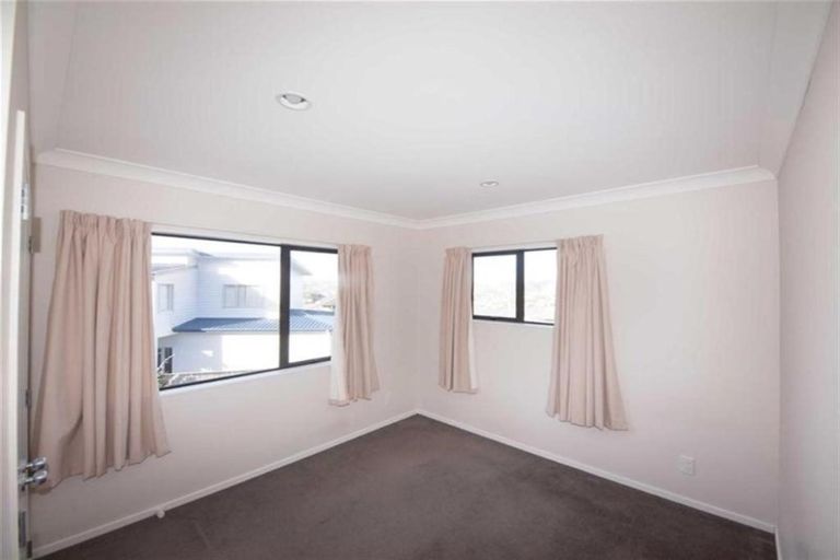 Photo of property in 27 Gifford Grove, Churton Park, Wellington, 6037