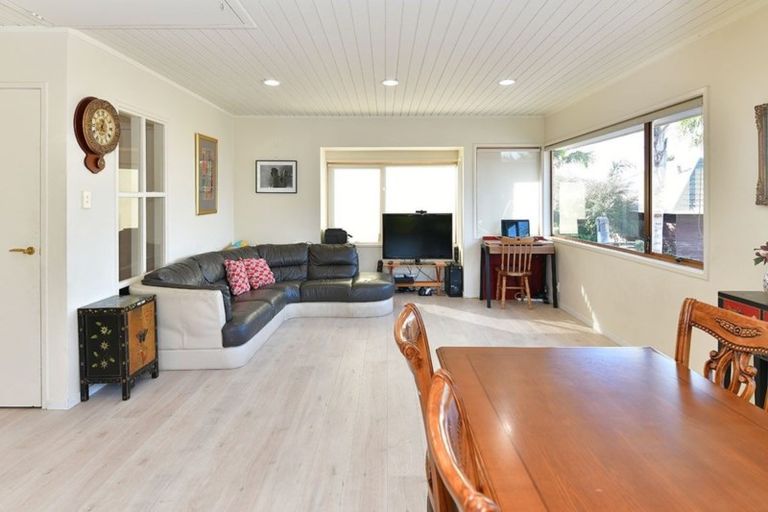 Photo of property in 2/23 Commodore Parry Road, Castor Bay, Auckland, 0620