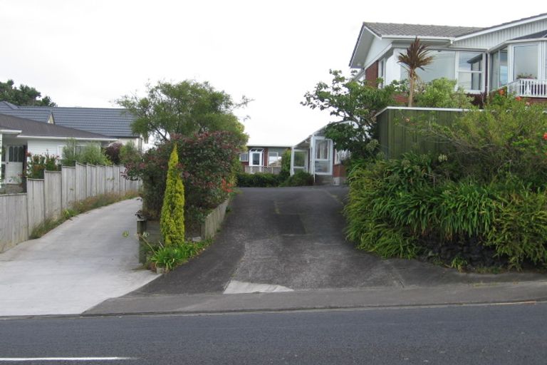 Photo of property in 1/166 East Coast Road, Forrest Hill, Auckland, 0620