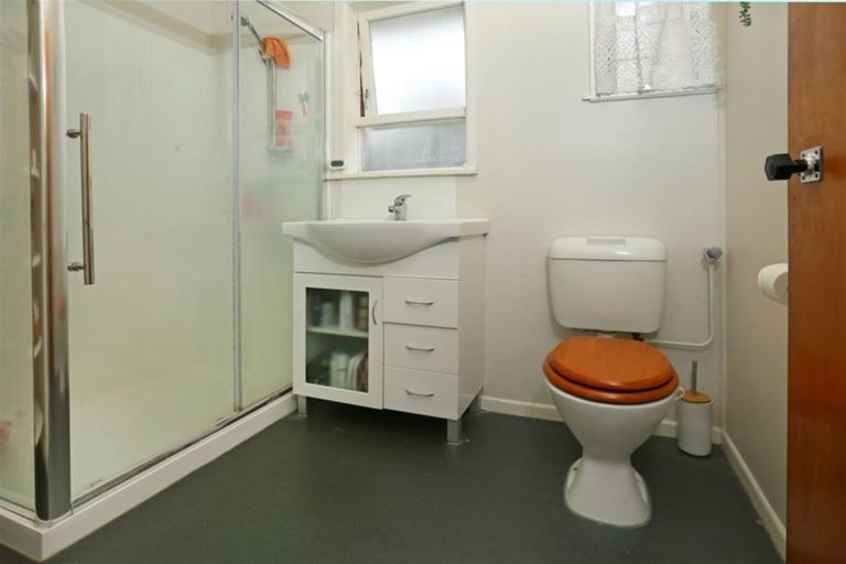 Photo of property in 56 Stottholm Road, Titirangi, Auckland, 0604