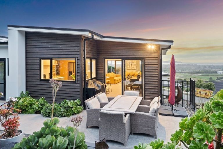 Photo of property in 11 Wilson Way, Waikanae, 5036