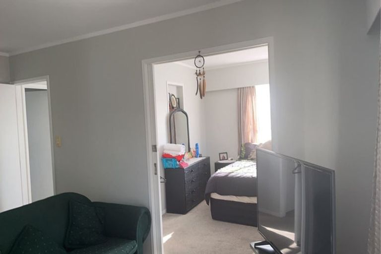 Photo of property in 5a Nimrod Place, Half Moon Bay, Auckland, 2012