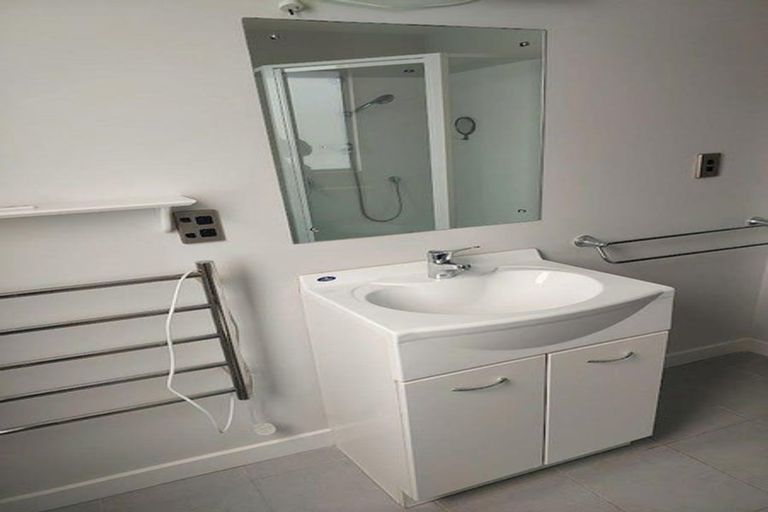 Photo of property in 30a Paremata Crescent, Paremata, Porirua, 5024