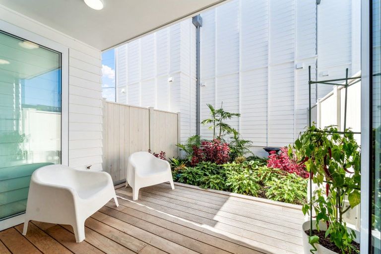 Photo of property in 6 Titoki Close, Matakana, Warkworth, 0985