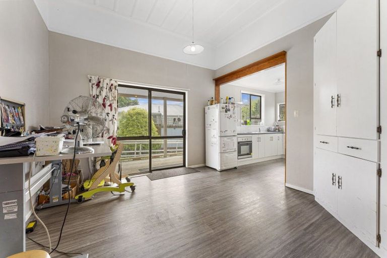 Photo of property in 15 Station Street, Woodville, 4920