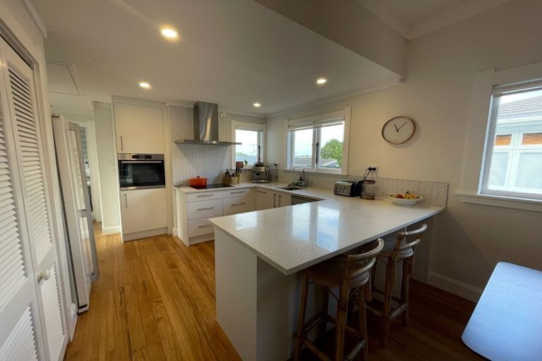 Photo of property in 20 Alberta Street, Point Chevalier, Auckland, 1022