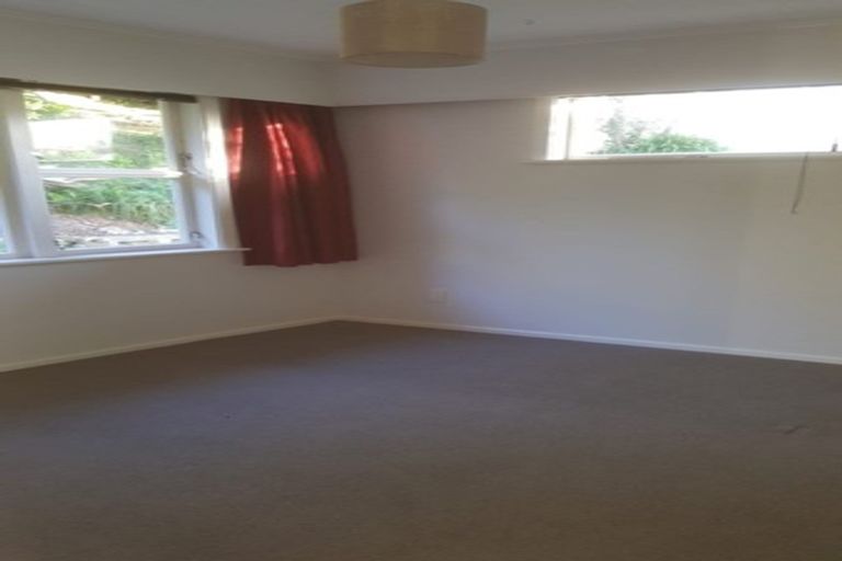 Photo of property in 1 Mckelvey Place, Tawa, Wellington, 5028