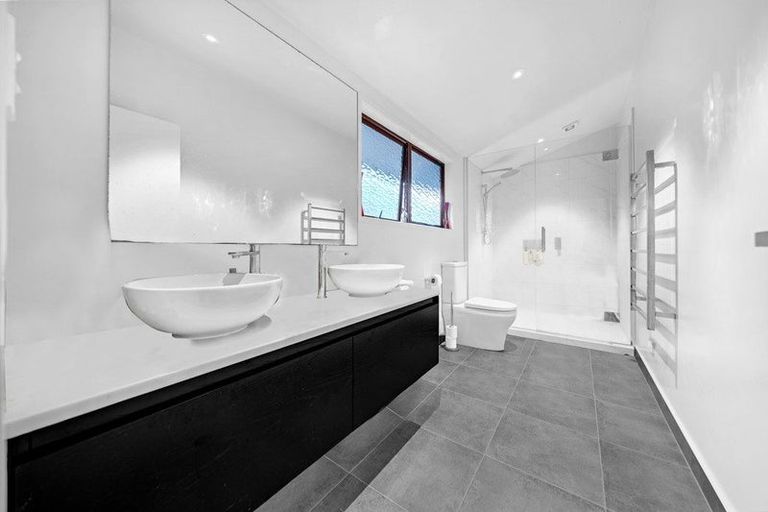 Photo of property in 8 Aberdeen Road, Campbells Bay, Auckland, 0620