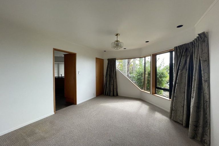 Photo of property in 1 Calypso Place, Rothesay Bay, Auckland, 0630