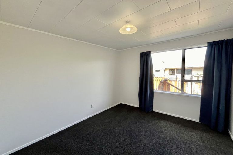 Photo of property in 28 Larissa Avenue, Henderson, Auckland, 0610