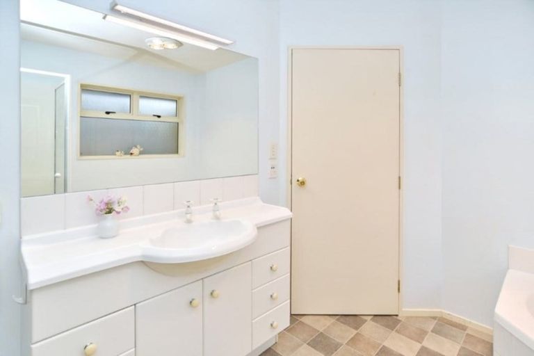 Photo of property in 395 Yaldhurst Road, Russley, Christchurch, 8042