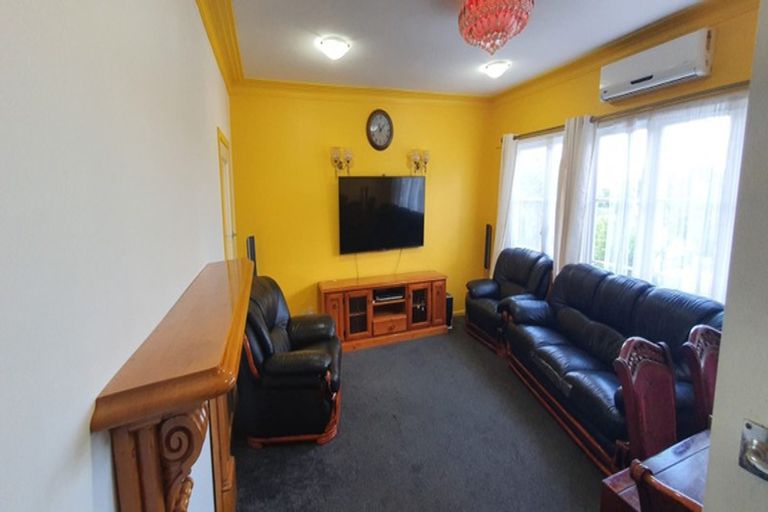 Photo of property in 385 West Coast Road, Glen Eden, Auckland, 0602