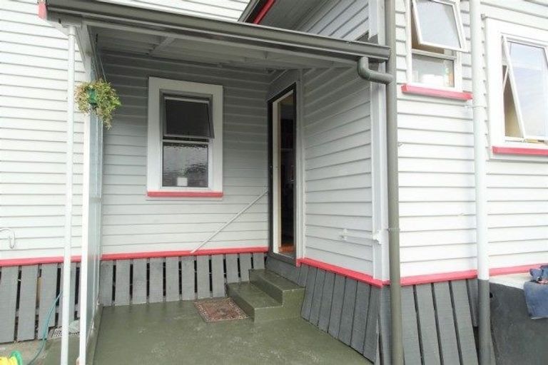 Photo of property in 2 Warburton Street, Karoro, Greymouth, 7805