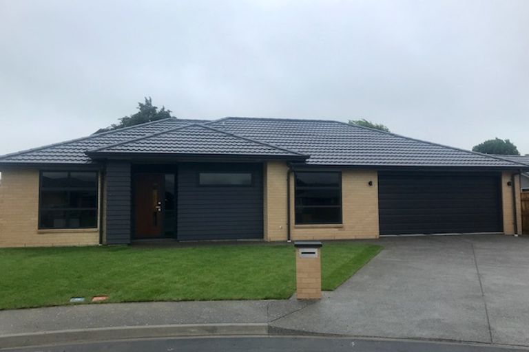 Photo of property in 6 Angus Place, Carterton, 5713