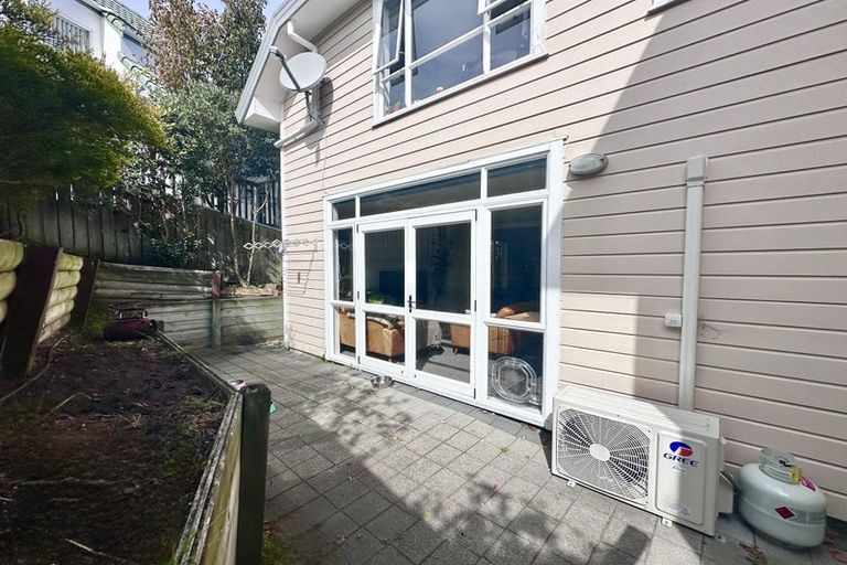 Photo of property in 4b The Quadrant, Miramar, Wellington, 6022