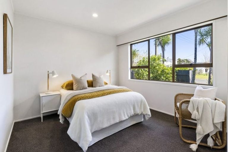 Photo of property in 27 Ferry Parade, Herald Island, Auckland, 0618