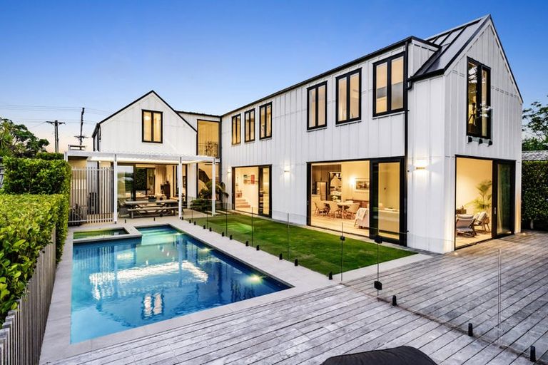 Photo of property in 71a Ngataringa Road, Devonport, Auckland, 0624