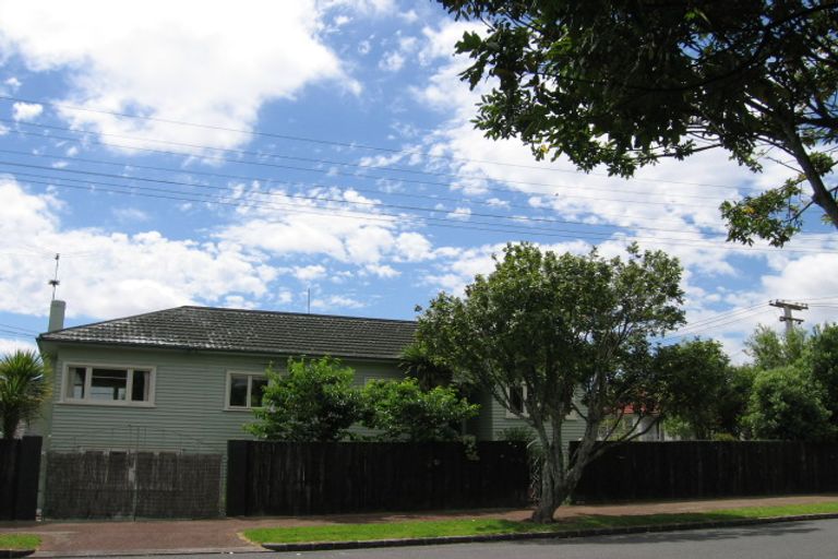 Photo of property in 15 Premier Avenue, Point Chevalier, Auckland, 1022